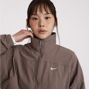 Nike Women's Cropped Zip Jacket